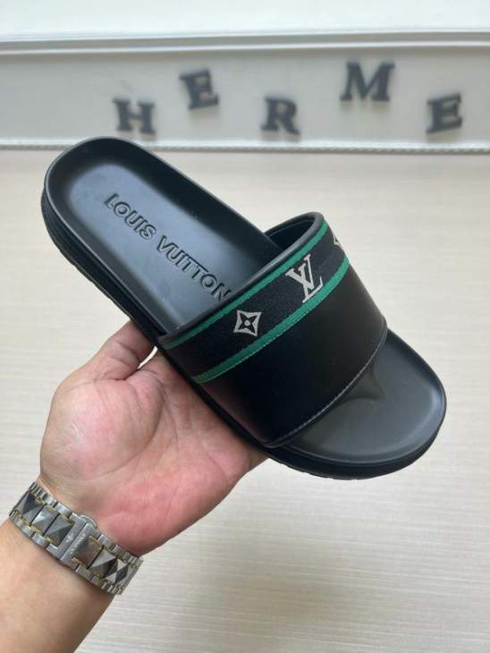 Picture of Louis Vuitton Slippers _SKULVsz38-45mnf05111316